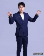 她曾被说”最丑星二代“，长相自卑不敢
