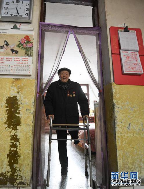 张富清同志先进事�?hnodename=张富清同志先进事�