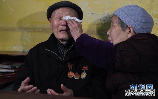张富清同志先进事�?hnodename=张富清同志先进事�