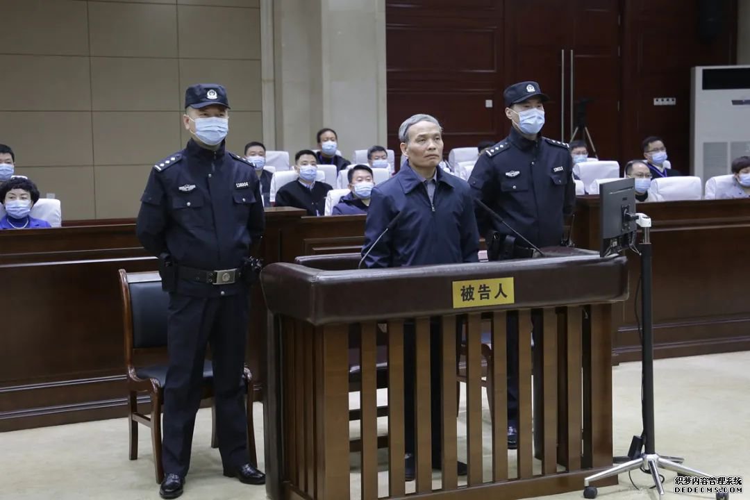 中粮集团原党组成员、总会计师骆家��贪污、