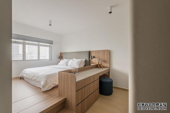 条件允许，更建议床边用这7个做隔断，原地至少能再多一个功能区