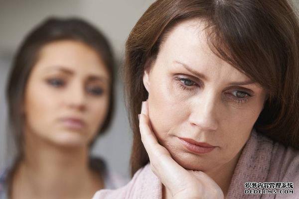 女性多少岁才会进入更年期？若身体出现4个异常