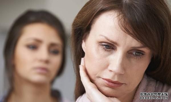女性多少岁才会进入更年期?若身体出现这4个异常