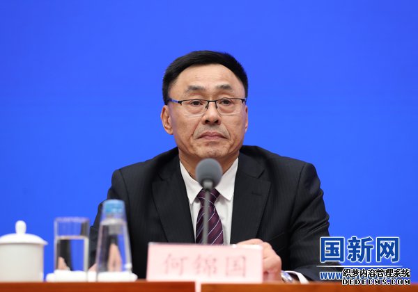 国务院新闻办就推进健康扶贫和医保扶贫、确保