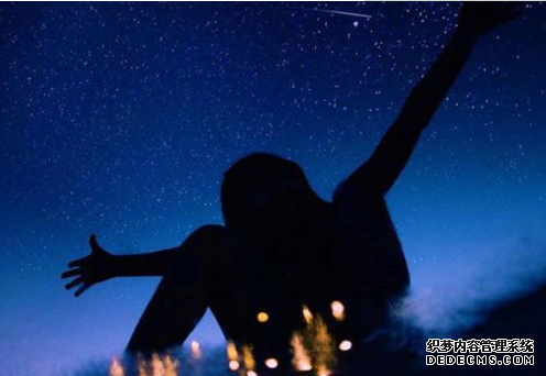 最贴切形容每个星座的歌曲，它竟是用“花火里的尘埃”形容？