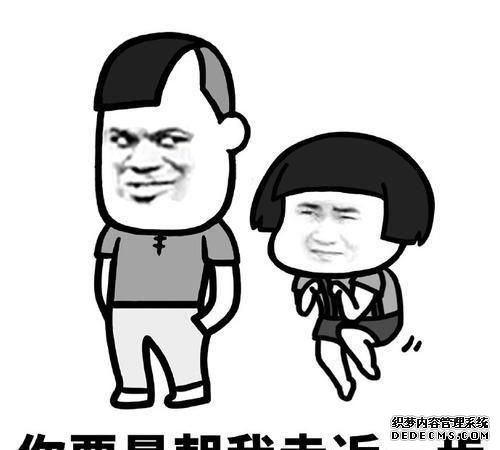 开心笑话：一家三口在那看神话剧。