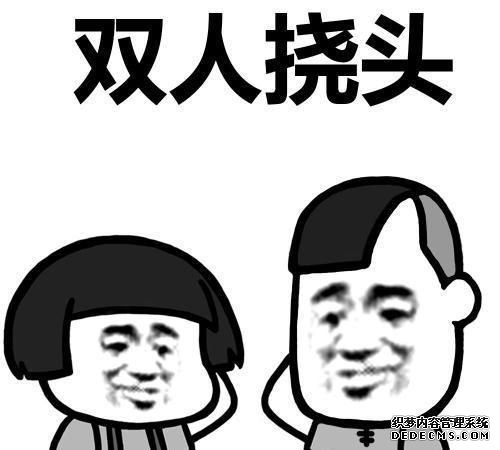 开心笑话：两小孩在打架,明显有一小孩快输了。