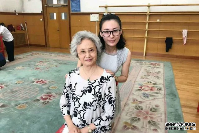 75岁一级演员杨春霞，一辈子只演了一个角色，与杨洁到死都没和解