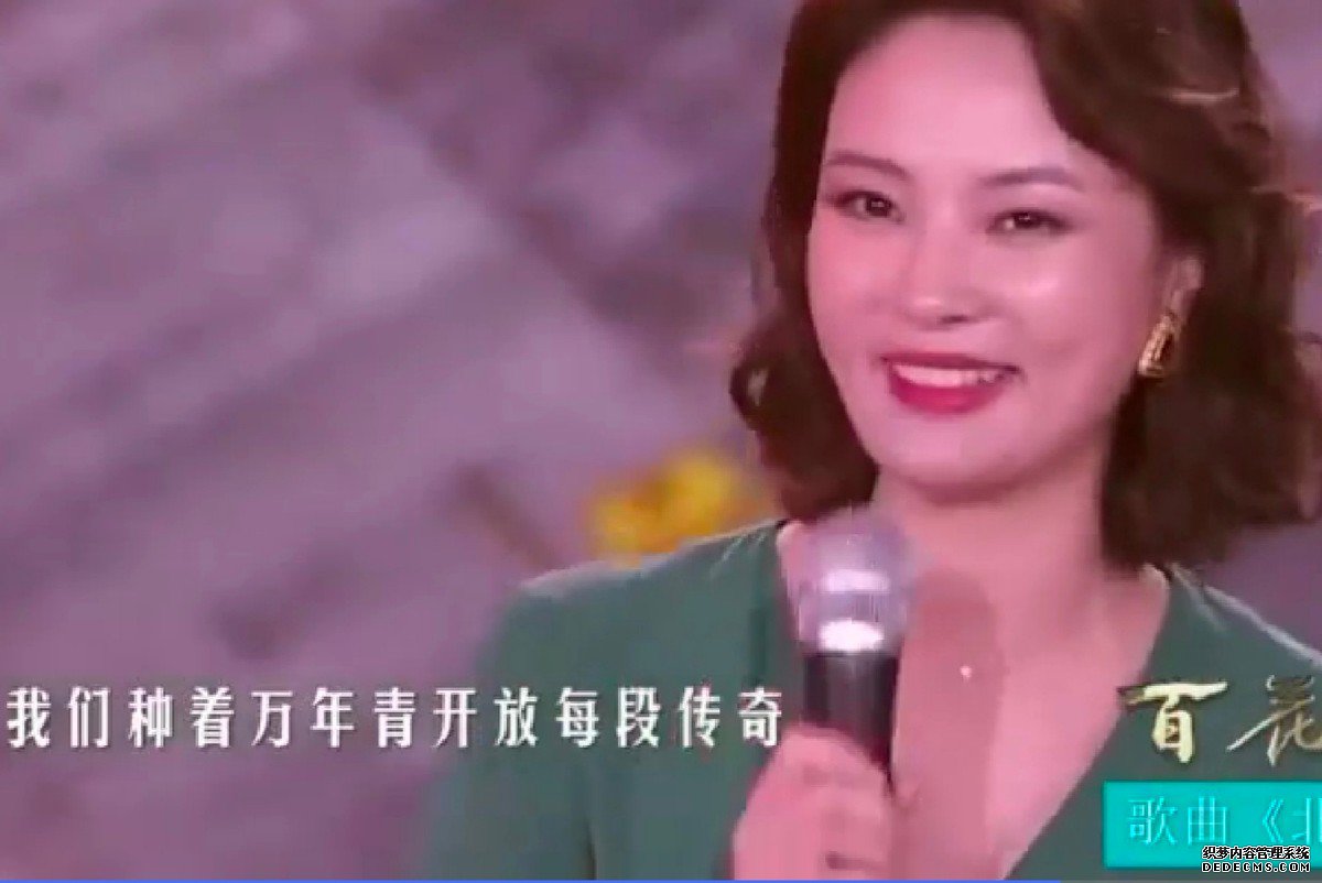 央视美女主持刘芳菲豪宅曝光，身后肖像画显眼，宝石摆件不一般