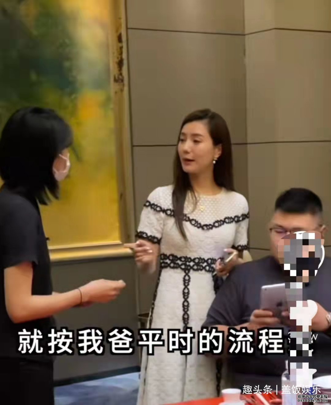 喜事将近？千万粉网红穿拖鞋见家长，女方摆豪华宴席频繁“倒贴”