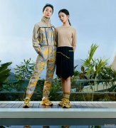 黄多多与孙莉同穿运动风服饰，气质不输