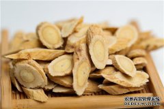 女人常喝黄芪泡水，或能收获这5大好处