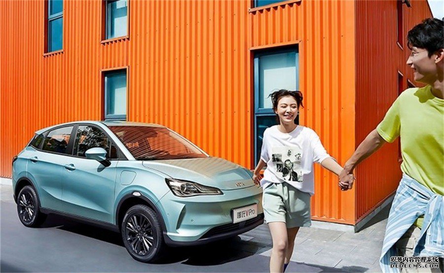 哪吒V Pro正式上市！亲民精品代步车，驾驶辅助大升级