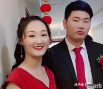 大衣哥进城给儿子买衣服花了六百多