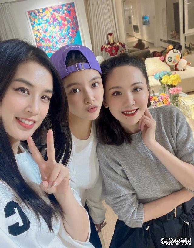 è¾£å¦èä¼ï¼é»å£ä¾ç¨èèçç¿åå½±ï¼ä¸äººä¸ä¼¼å­©å­å¦ï¼èº«åè±ªå®æ¢é
