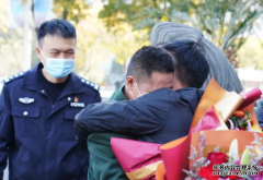 缘妙不可言，山东两名男子相伴寻亲，被