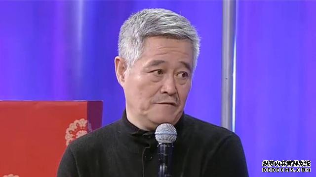 同样被“围拍”，为何大衣哥越来越火，而拉面哥却走下神坛？