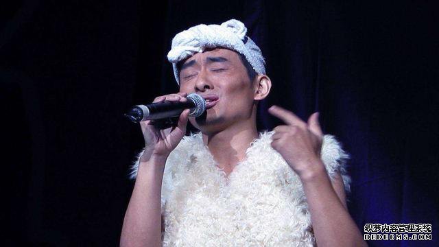 同样被“围拍”，为何大衣哥越来越火，而拉面哥却走下神坛？