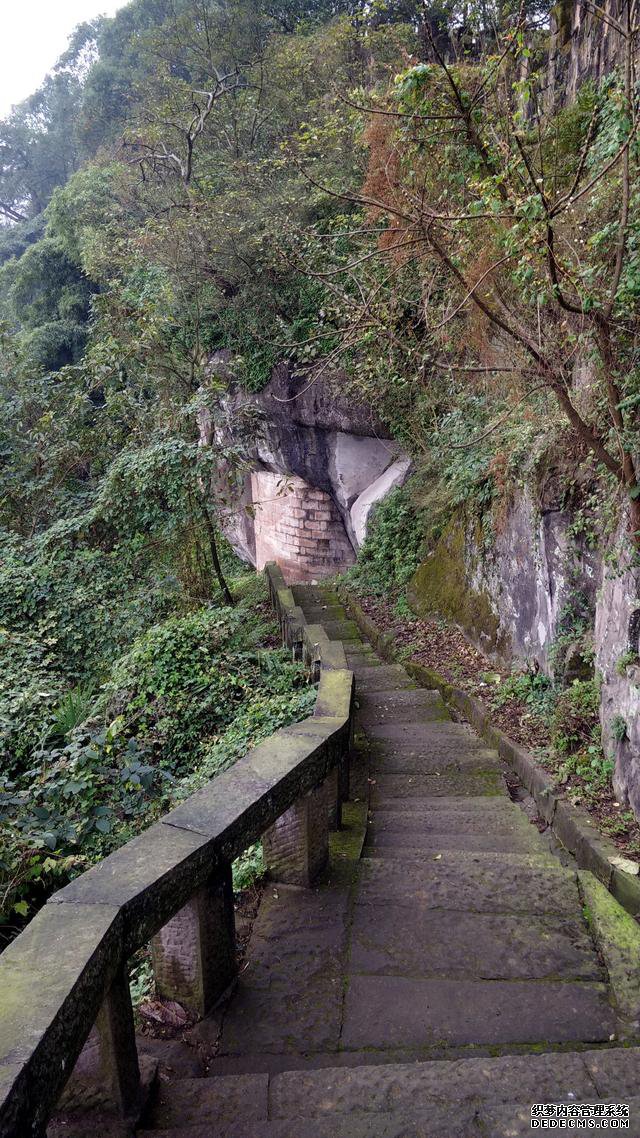 人文钓鱼城：三江环抱奇异境，摩崖石铭古今情