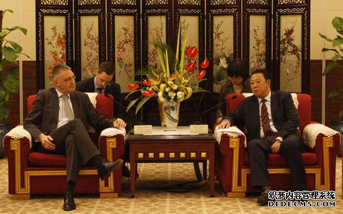 曲木史哈会见欧盟驻华大使马库斯·艾德和一行