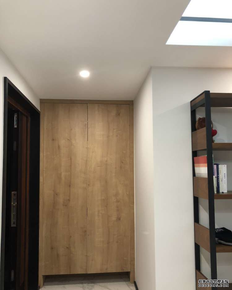夫妻的70㎡两居，阳台改U型厨房，变身两房两厅，简约小家真清新