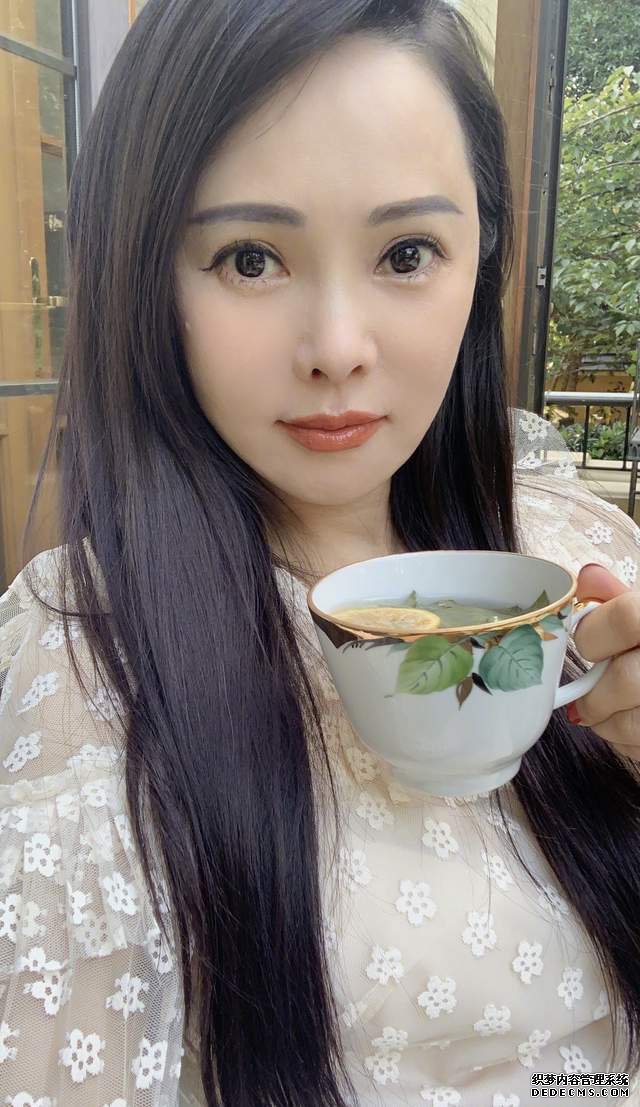 伊能静夫妇成东方卫视座上宾，海菱痛斥：这对夫妻三观不正有问题