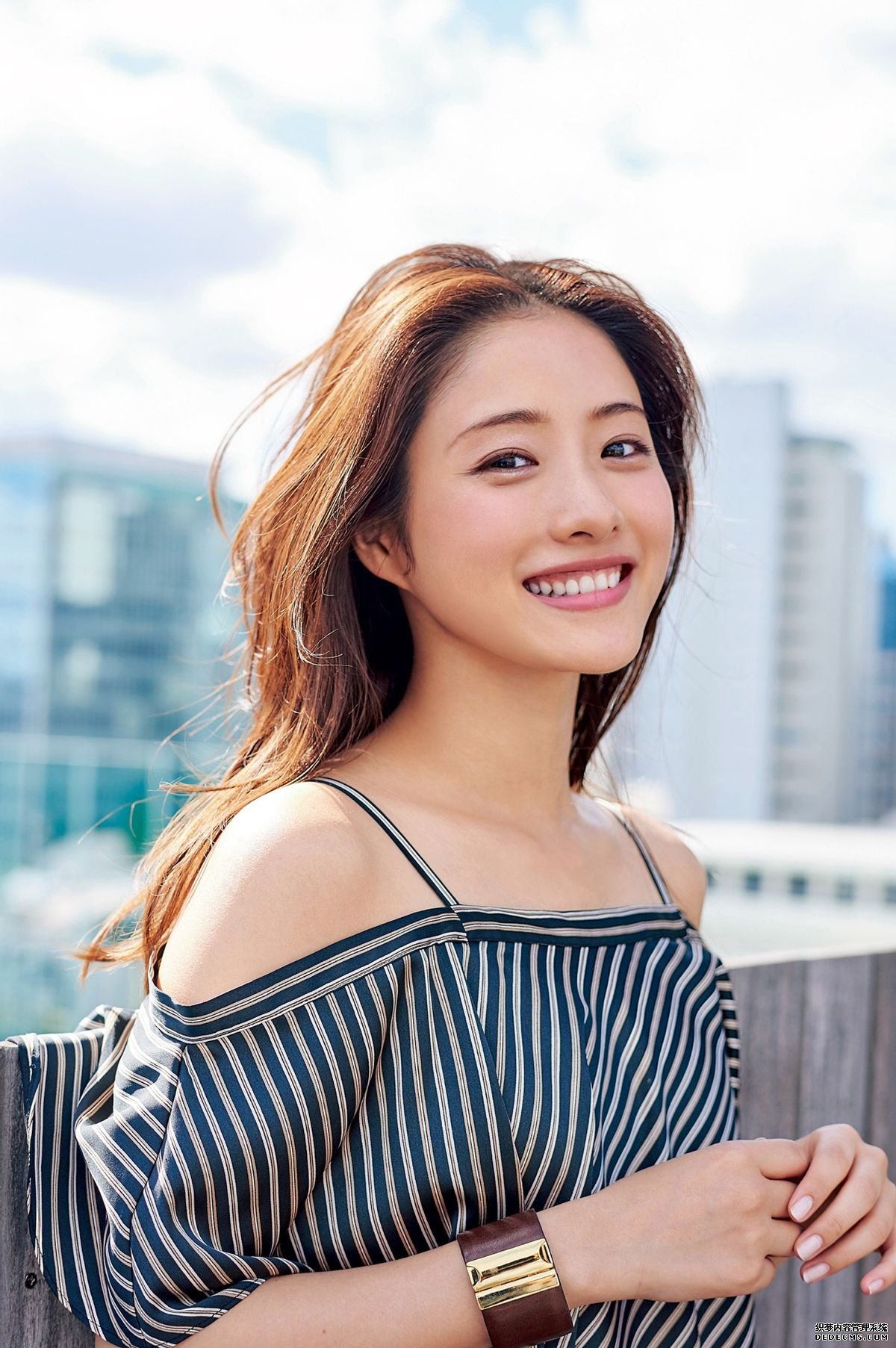 女神石原里美宣布怀孕，对方年收入高达5000万，网友：梦碎了
