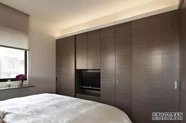 卧室不要再傻傻买大衣柜，如今都盛行这样设计，省钱好看又不占地