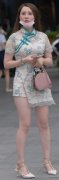 胯宽的连衣裙美女，搭配风格要追求别具