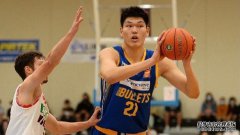 2米22小姚明澳洲打球10分5板，球迷：打完
