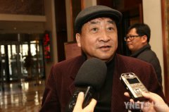 明星在兩會：成龍表情嚴肅姜昆悼念袁闊