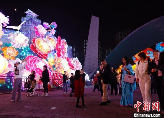 北京市举行2024年驻华使节招待会